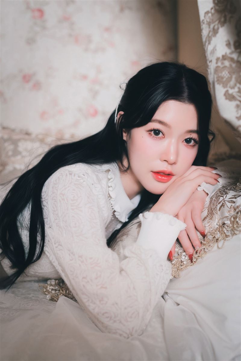 李瑩珠除了外型甜美，還在台灣開了韓式霧眉公司，當起CEO。（圖／隻魚文創提供）