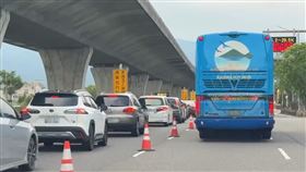 國道北上車潮從中午開始大量湧入，現場車流十分驚人，行車時間恐是平常的7倍。（圖／翻攝畫面）