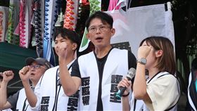 黃國昌出席「掃除綠衛兵」活動  聲援罷瑤民眾黨主席黃國昌（右3）1日下午到北投參與由「掃除綠衛兵」志工發起罷免民進黨立委吳思瑤的連署攤位外宣講，他說，罷免吳思瑤行動有很多風風雨雨，甚至有領銜人受不了壓力萌生退意，在這個運動最緊急、最需要支持時，民眾黨站到第一線，要幫民眾黨前主席柯文哲討一個最基本公道。中央社記者吳家昇攝  114年6月1日