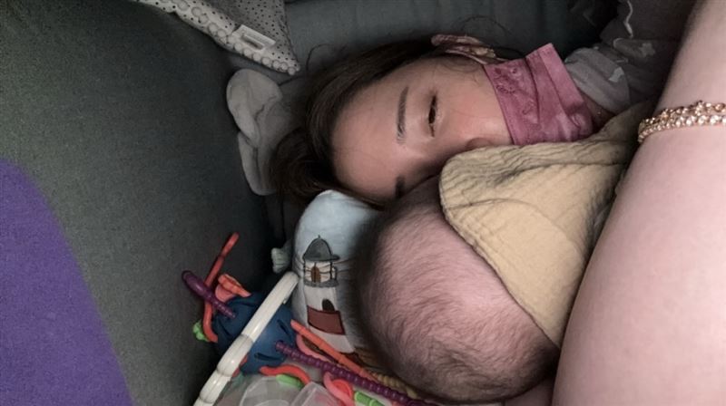 歐陽妮妮照顧生病的兒子自嘲狼狽模樣很真實。(圖/翻攝自小紅書)