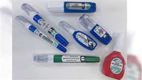 有民眾上網詢問為何立可白分了藍色和紅色包裝，釣出文具商小編出面回應。（圖／翻攝自Threads／pentelhongkong）