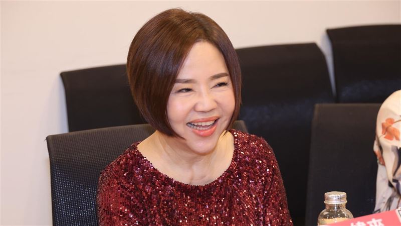 于美人開刀取108顆腎結石　泌尿道又出事