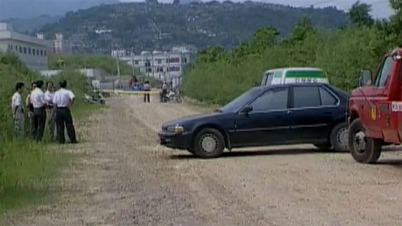 警方在河堤尋獲被竊的運鈔車。（圖／資料畫面）