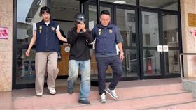 行車糾紛險變兇殺！苗栗老翁持刀砍人遭逮(圖/翻攝畫面)