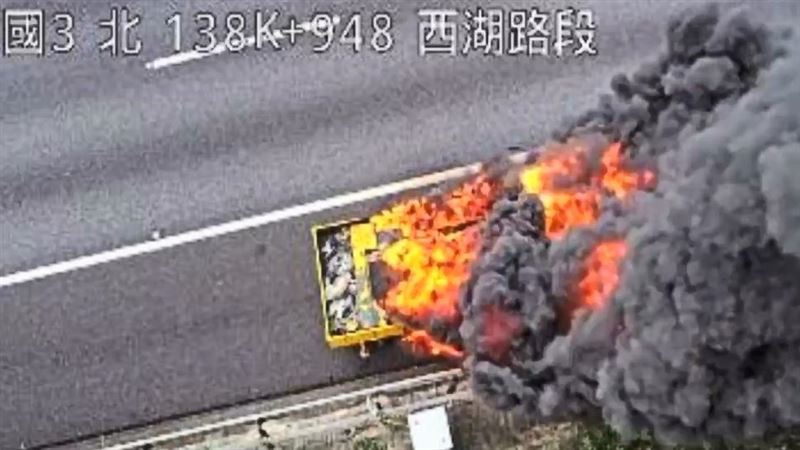 國道3號苗栗西湖段發生火燒車事故,造成北上車陣回堵。(圖/翻攝高速公路資訊網)
