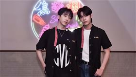 《原子少年2》選手楷祐與凱杰擔任一日店長（圖／焦糖楓提供）