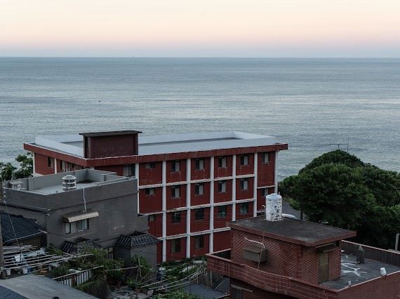 文總再度選定標誌性建築,讓藝術結合在地礦業記憶、朦朧山與之感。(圖/文總提供)