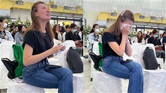 江泳錡前夫告別式爆哭　無預警發文求救