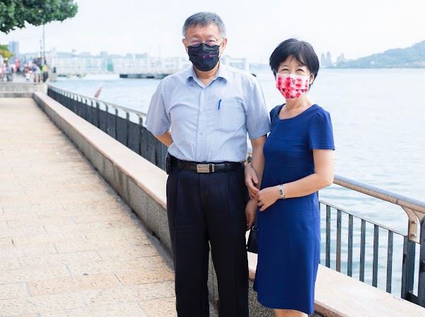 陳佩琪曬出與柯文哲的合照。(圖/翻攝自陳佩琪臉書)