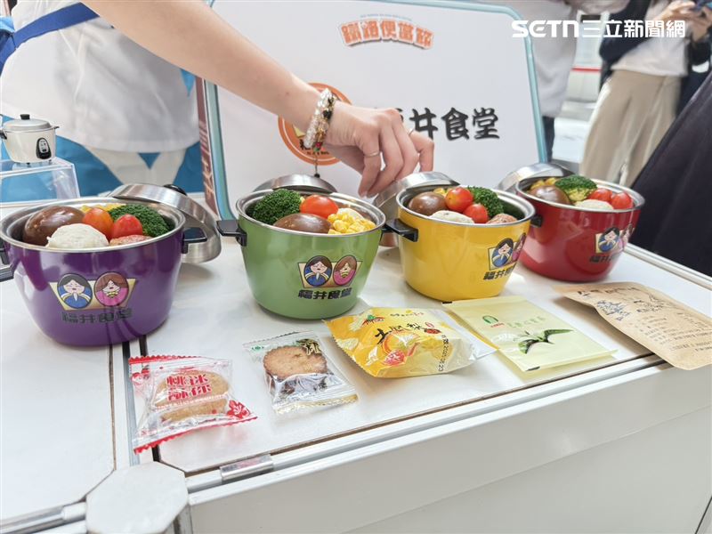 彰化縣的《福井食堂》鐵道文物館迎合台鐵十週年計畫，特別推出「十全十美」電鍋小便當，每天限量50個。（圖／記者李育道攝影）