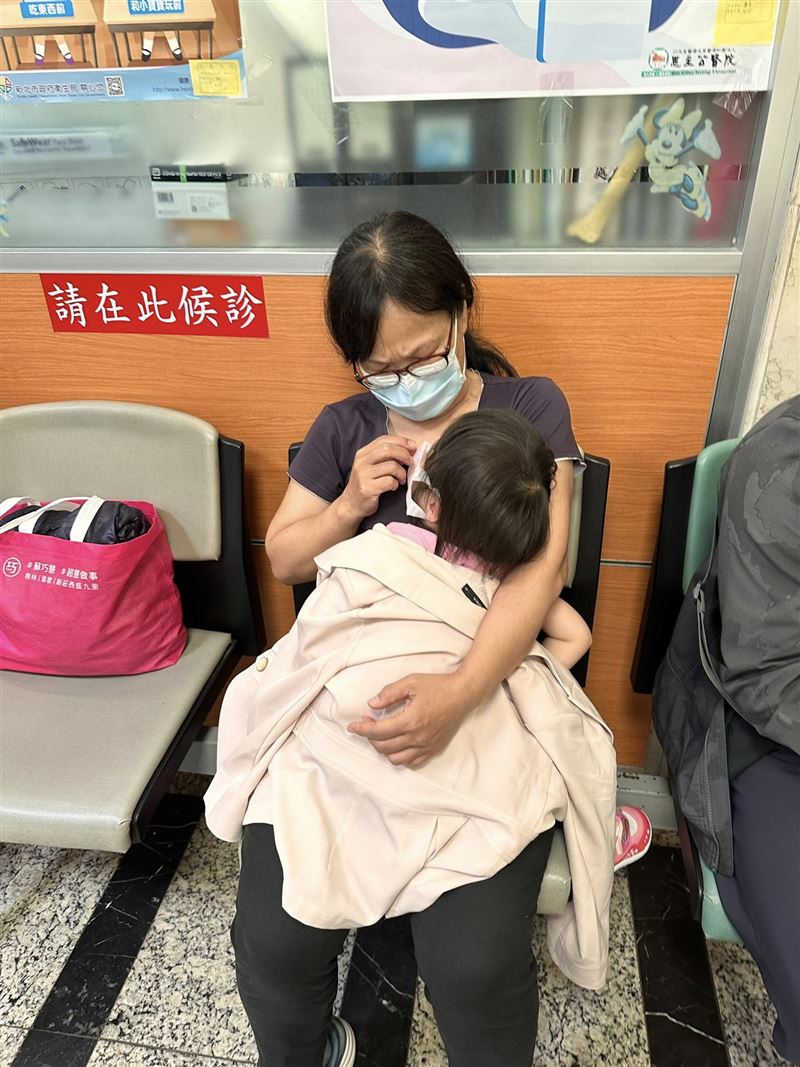 文汶分享帶女兒掛急診的糟糕經歷。（圖／翻攝自臉書）