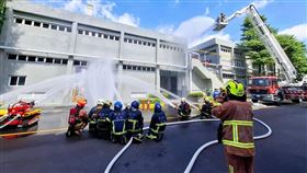 消防演練的過程。（圖／翻攝畫面）