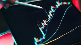 ▲低碳趨勢助攻台股長線，國泰台灣領袖50納入台光電、亞德克。（示意圖／PEXELS ）