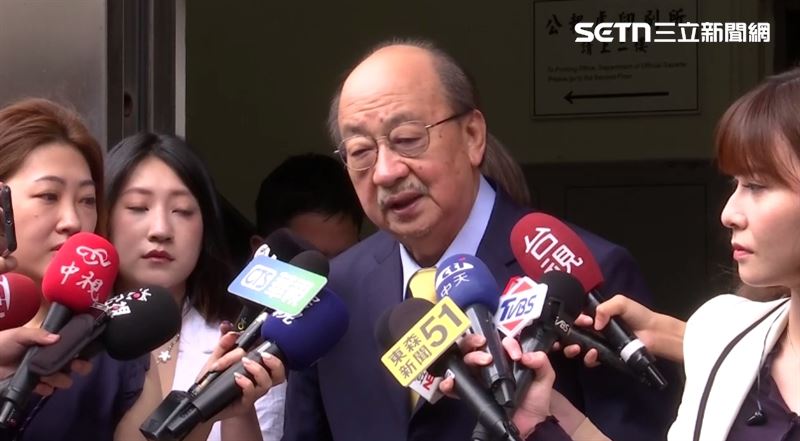 柯建銘表示，他很清楚就是羅智強打的電話，並直言「是男人就要認」