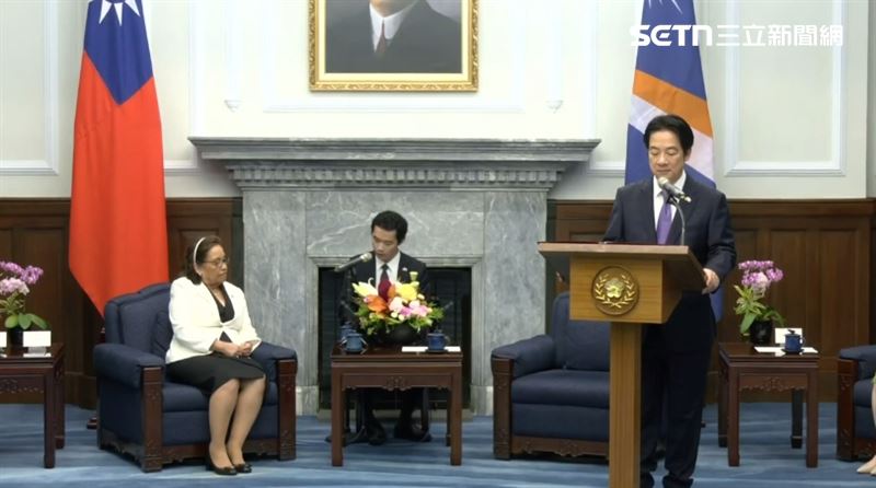 我國與馬紹爾群島共和國（下稱馬國）自1998年建交以來，維持逾27年邦誼。為提升雙邊緊密連結程度及互利的經貿關係，雙方於2019年10月25日簽署經濟合作協定(ECA)，並於2025年1月15日正式生效。協定內容涵蓋經濟合作計畫、投資促進及保障、關務程序及合作、貿易救濟、防衛措施、智慧財產、透明化等領域，雙方並將成立聯合委員會定期檢討及建立執行機制，持續深化雙邊經貿交流。圖為總統賴清德此前與馬紹爾群島共和國總統海妮雙邊會晤。（圖／翻攝畫面）