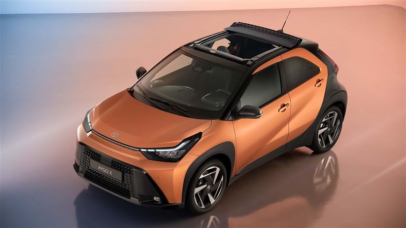 配備歐洲盛行的捲簾式天窗。（圖／翻攝Toyota）