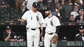 ▲白襪三壘手卡帕拉（Vinny Capra）上場客串投手。（圖／美聯社／達志影像）