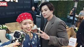  ▲Lulu（左）與《航海王》真人版演員新田真劍佑合照。（圖／Lulu黃路梓茵提供） 