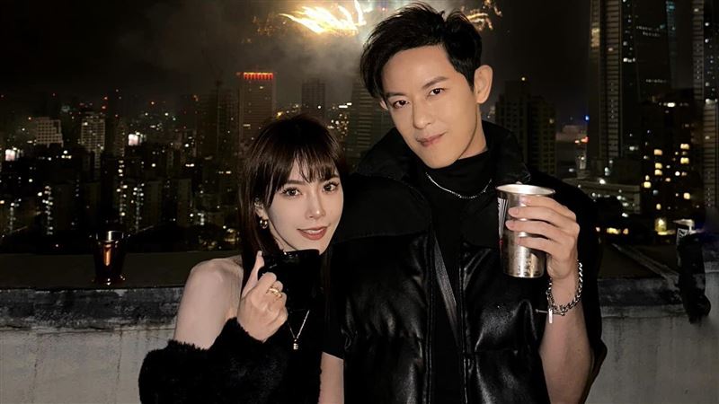 敖犬辣妻被禁穿「瑜珈褲」　女方現身回應