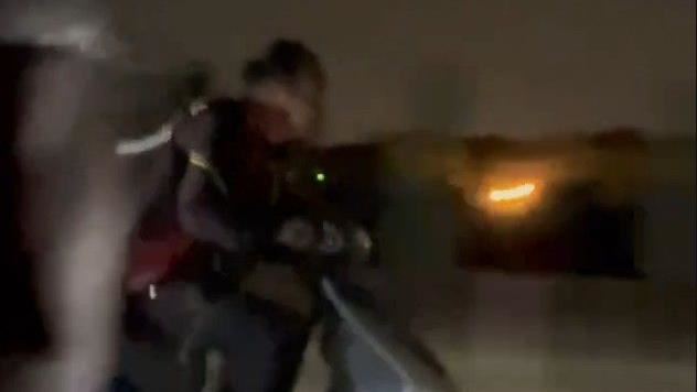 67歲男子深夜騎車闖國道，沒戴安全帽還沿路蛇行狂飆。（圖／翻攝自社會事新聞影音）