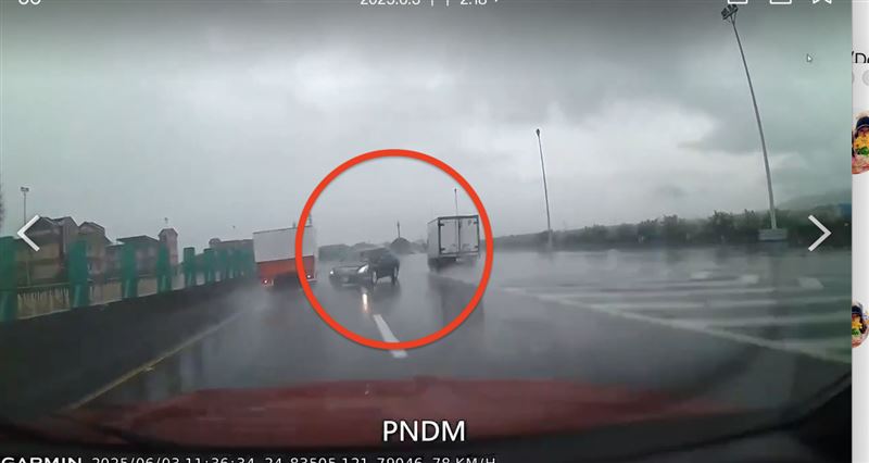 黃翁一路逆向跨越車道，造成3車車禍。（圖／翻攝畫面）