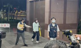 ▲陳歐珀的妻子徐慧諭被移送北檢。（圖／翻攝畫面）