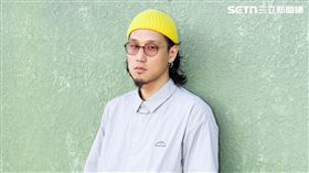 樂團「庸俗救星」團長兼貝斯手羅晧宇。（圖／記者趙于瑩攝影）