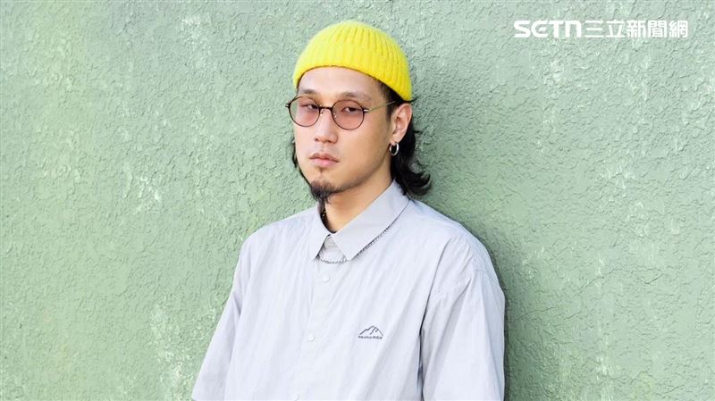 樂團「庸俗救星」團長兼貝斯手羅晧宇。(圖/記者趙于瑩攝影)