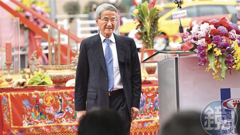 吳東進轉彎！挺么弟任新光三越董座關鍵曝