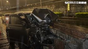 新北市,新店區,橋墩,老翁,車禍,自撞,新北環快道路,中安橋▲圖片描述。（圖／翻攝畫面）