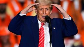 川普宣布美東時間4日起，正式提高鋼鐵及鋁製品的關稅為50％。（圖／美聯社／達志影像）