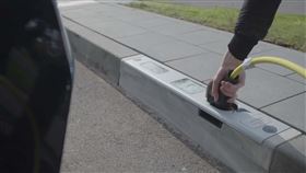 ▲Curb Charger隱藏式充電座。（翻攝Rheinmetall）
