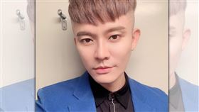 王大熊在台南拍戲時，與同劇演員李婉瑜開房發生婚外情。（翻攝自王大熊臉書）