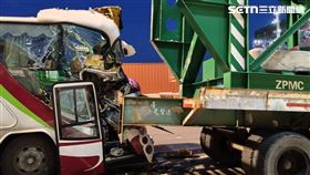 長榮,高雄,接駁車,拖板車,高雄港,貨櫃,車禍