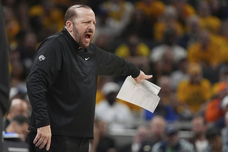 尼克隊總教練席柏杜(Tom Thibodeau)遭到開除。(圖/美聯社/達志影像)