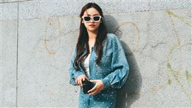 Sandy（吳姍儒）2022年和交往5年的王先生結婚，婚後育有一對寶貝兒女。（圖／翻攝自臉書）