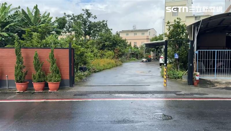 劉男想抄近路,從無尾巷住戶家庭院通過,直通大馬路。(圖/記者朱俊傑攝影)
