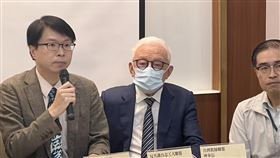 ▲《銘記六四、聲援中國良心犯、守護民主台灣》記者會。曹興誠(中)等人出席。（圖／記者蘇晏男攝影）