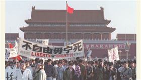 簡舒培今（4）天表示，六四36週年，極權不只是歷史，更是現在進行式！（圖／翻攝自簡舒培臉書）