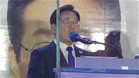 李在明偕夫人向支持者發表談話韓國總統當選人李在明4日凌晨在確定當選之前前往支持者集會，向支持者發表談話。中央社記者廖禹揚首爾攝 114年6月4日