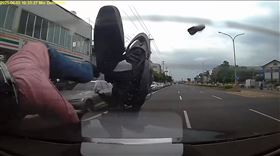 香山,手機,車道,騎士（圖／翻攝畫面）
