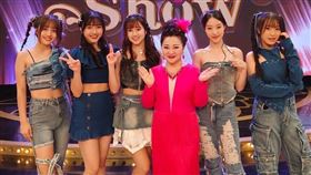 白冰冰很照顧「Give me five少女隊」，成員張羽靚(左起)、張思媛、張家瑜、黃宥臻、許芷芸。（圖/長興影視提供）
