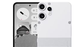 台灣大哥大即日起電信獨家銷售Nothing旗下品牌CMF推出的CMF PHONE 2 PRO手機。（圖／電信業者提供）