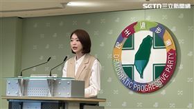 ▲民進黨中常會後記者會發言人韓瑩轉述。（圖／記者詹宜庭攝影）