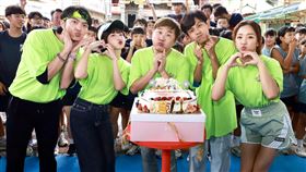 胡瓜台南出外景慶生。（圖／民視提供）