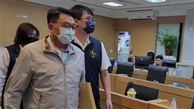 前立委陳歐珀涉貪污案 移送北檢複訊前民進黨立委陳歐珀（圖）涉嫌於立委任內收受物流公司不正利益遭檢廉搜索約談，4日凌晨移送台北地檢署複訊。中央社記者謝幸恩攝 114年6月4日