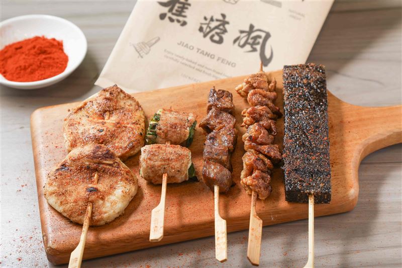 第一至五名由左起為圓甜不辣、蔥肉捲、牛腹肉捲、雞皮、豬血糕,是焦糖楓2024年人氣外送TOP5品項。(圖/品牌業者提供)