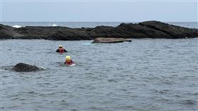 搜救人員搜救中。（圖／翻攝畫面）