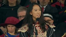 中國籍女生蔣雨融在哈佛大學畢業，代表致詞。（圖／翻攝自臉書粉絲專頁「肆拾而古惑」）