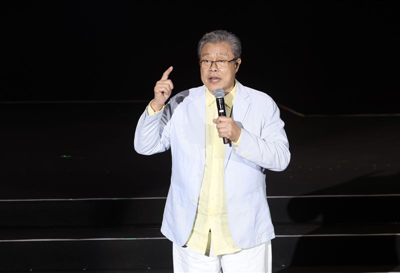 楊烈挺自由,並呼籲台灣人團結。(圖/記者鄭孟晃攝影)